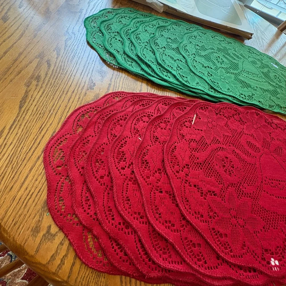 Quaker Lace Place in Box Mats Victorian Set 18 Red Green Off White Christmas